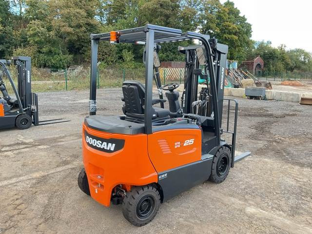 Doosan B25X-7 PLUS - Elektroiekrāvējs: foto 3 Doosan B25X-7 PLUS - Elektroiekrāvējs: foto 3