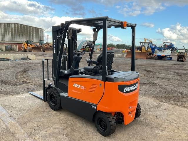 Doosan B25X-7 PLUS - Elektroiekrāvējs: foto 2 Doosan B25X-7 PLUS - Elektroiekrāvējs: foto 2