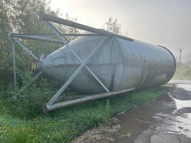 Quantity of (2) Cement Silo - Cementa tvertne: foto 2 Quantity of (2) Cement Silo - Cementa tvertne: foto 2