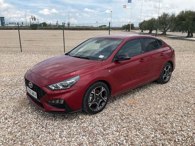 Hyundai i30 - Vieglā automašīna: foto 1 Hyundai i30 - Vieglā automašīna: foto 1