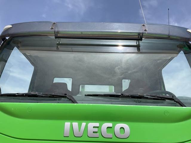 Kravas auto ar manipulatoru Iveco Trakker 380: foto 16
