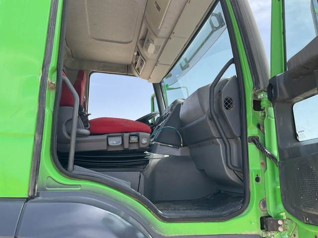 Kravas auto ar manipulatoru Iveco Trakker 380: foto 23