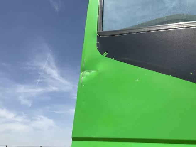 Kravas auto ar manipulatoru Iveco Trakker 380: foto 18