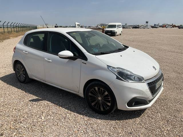Peugeot 208 Signature PureTech 82 - Vieglā automašīna: foto 4 Peugeot 208 Signature PureTech 82 - Vieglā automašīna: foto 4
