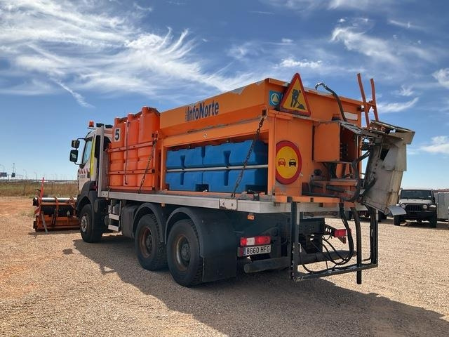 Renault Kerax 380DXI - Sniega novākšanas tehnika: foto 2 Renault Kerax 380DXI - Sniega novākšanas tehnika: foto 2