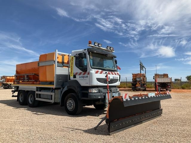Renault Kerax 430DXI - Sniega novākšanas tehnika: foto 4 Renault Kerax 430DXI - Sniega novākšanas tehnika: foto 4