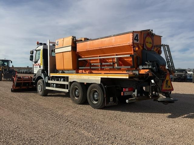 Renault Kerax 430DXI - Sniega novākšanas tehnika: foto 2 Renault Kerax 430DXI - Sniega novākšanas tehnika: foto 2