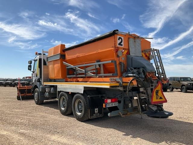 Renault Kerax 430DXI - Sniega novākšanas tehnika: foto 2 Renault Kerax 430DXI - Sniega novākšanas tehnika: foto 2