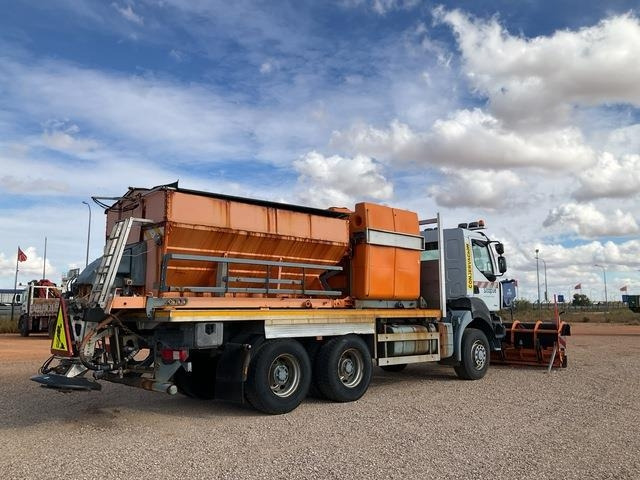 Renault Kerax 430DXI - Sniega novākšanas tehnika: foto 3 Renault Kerax 430DXI - Sniega novākšanas tehnika: foto 3