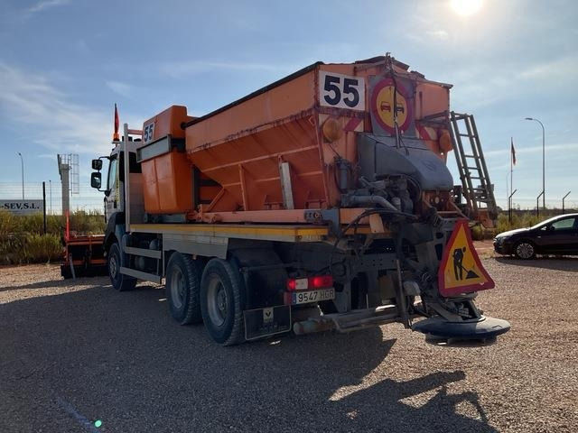 Renault Kerax 430DXI - Sniega novākšanas tehnika: foto 2 Renault Kerax 430DXI - Sniega novākšanas tehnika: foto 2