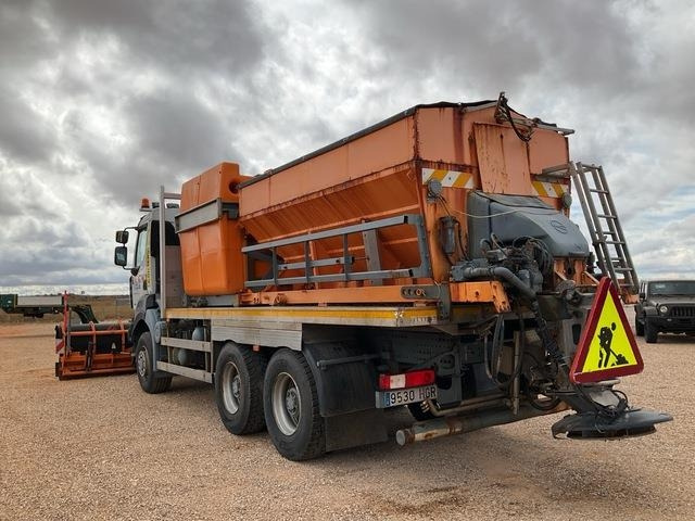 Renault Kerax 430DXI - Sniega novākšanas tehnika: foto 2 Renault Kerax 430DXI - Sniega novākšanas tehnika: foto 2