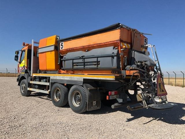 Renault Kerax 430DXI - Sniega novākšanas tehnika: foto 2 Renault Kerax 430DXI - Sniega novākšanas tehnika: foto 2