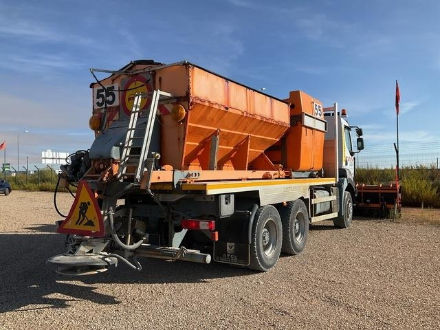 Renault Kerax 430DXI - Sniega novākšanas tehnika: foto 3 Renault Kerax 430DXI - Sniega novākšanas tehnika: foto 3