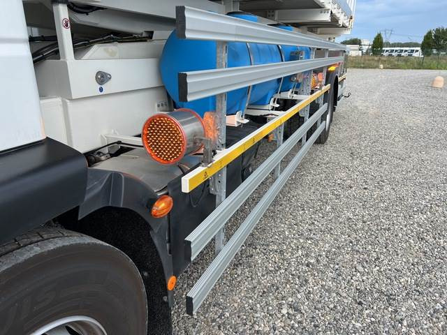 Autopacēlājs, Šķērveida pacēlājs Iveco Eurocargo 180E25: foto 19