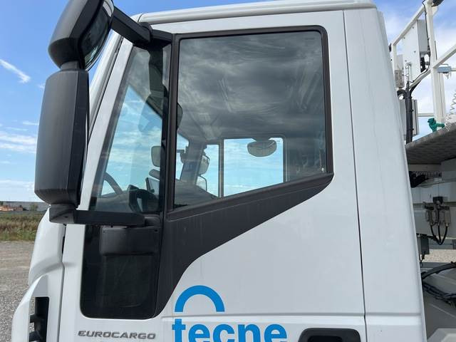 Autopacēlājs, Šķērveida pacēlājs Iveco Eurocargo 180E25: foto 18