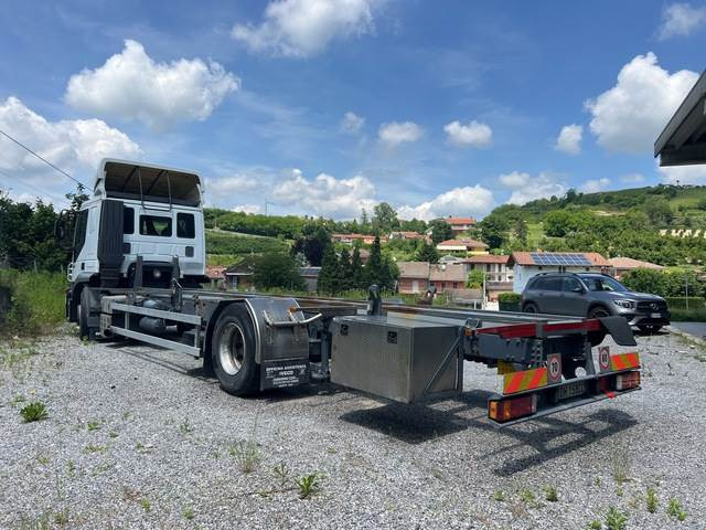 Kravas automašīna ar slēgto virsbūvi Iveco Stralis 270: foto 21