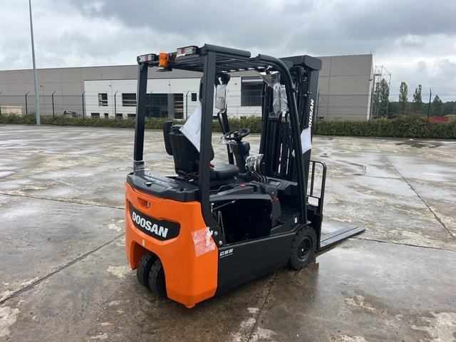 Doosan B15T-7 PLUS - Elektroiekrāvējs: foto 3 Doosan B15T-7 PLUS - Elektroiekrāvējs: foto 3