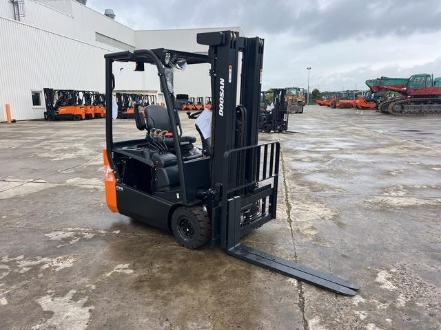 Doosan B15T-7 PLUS - Elektroiekrāvējs: foto 4 Doosan B15T-7 PLUS - Elektroiekrāvējs: foto 4