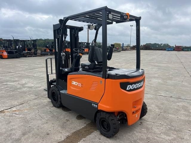 Doosan B30X-7 PLUS - Elektroiekrāvējs: foto 2 Doosan B30X-7 PLUS - Elektroiekrāvējs: foto 2