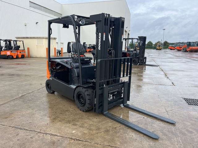 Doosan B30X-7 PLUS - Elektroiekrāvējs: foto 4 Doosan B30X-7 PLUS - Elektroiekrāvējs: foto 4