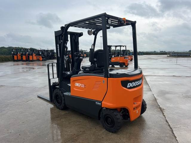 Doosan B30X-7 PLUS - Elektroiekrāvējs: foto 2 Doosan B30X-7 PLUS - Elektroiekrāvējs: foto 2