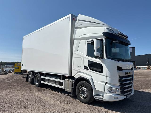 DAF XF 530 FAN - Kravas automašīna ar slēgto virsbūvi: foto 4 DAF XF 530 FAN - Kravas automašīna ar slēgto virsbūvi: foto 4