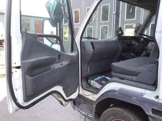 Ielu tīrīšanas mašīna Mitsubishi Canter: foto 23