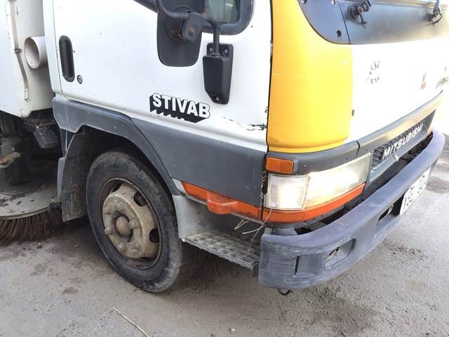 Ielu tīrīšanas mašīna Mitsubishi Canter: foto 19