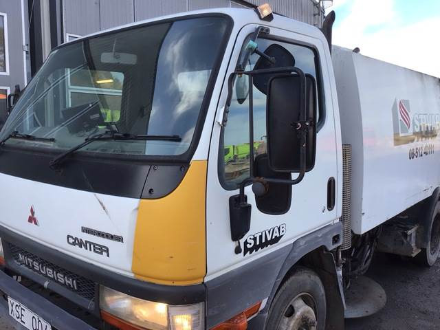 Ielu tīrīšanas mašīna Mitsubishi Canter: foto 9