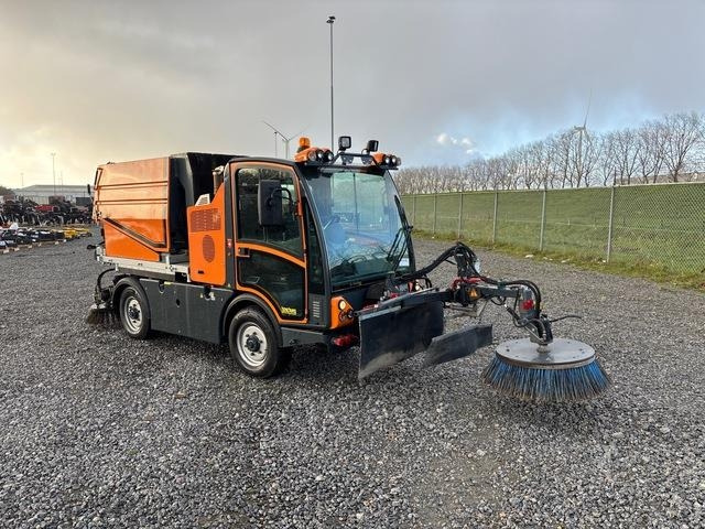 Boschung Pony P4T - Ielu tīrīšanas mašīna: foto 5 Boschung Pony P4T - Ielu tīrīšanas mašīna: foto 5