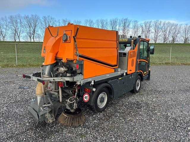 Boschung Pony P4T - Ielu tīrīšanas mašīna: foto 4 Boschung Pony P4T - Ielu tīrīšanas mašīna: foto 4