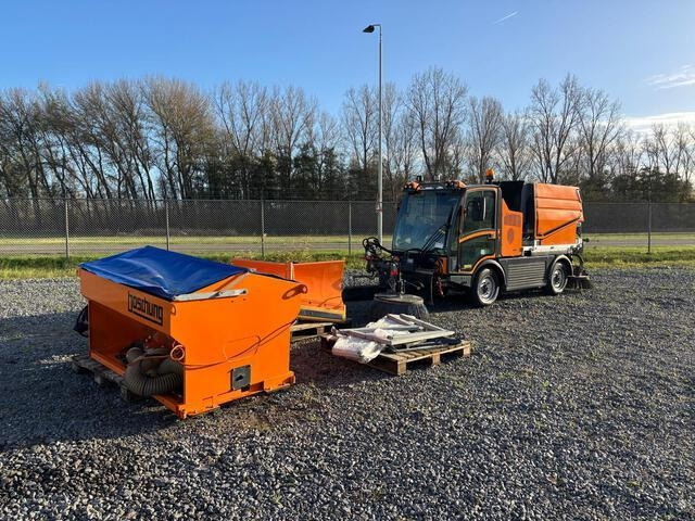 Boschung Pony P4T - Ielu tīrīšanas mašīna: foto 1 Boschung Pony P4T - Ielu tīrīšanas mašīna: foto 1