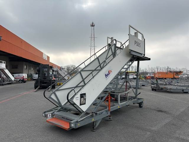 SPS PT-15 - Pasažieru kāpnes: foto 1 SPS PT-15 - Pasažieru kāpnes: foto 1