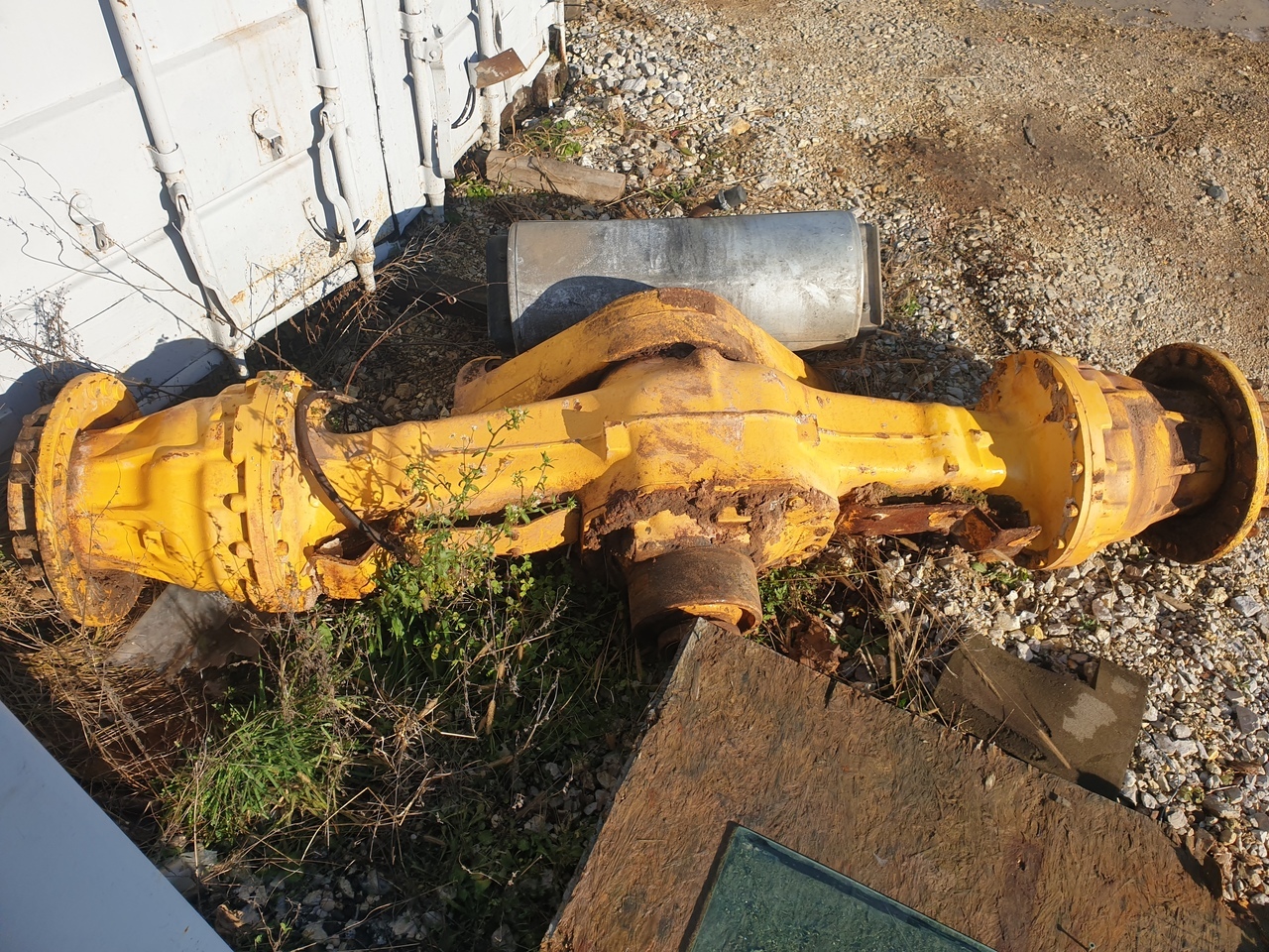 VOLVO AWB30 - Asis un rezerves daļas - Riteņu iekrāvējs: foto 1 VOLVO AWB30 - Asis un rezerves daļas - Riteņu iekrāvējs: foto 1