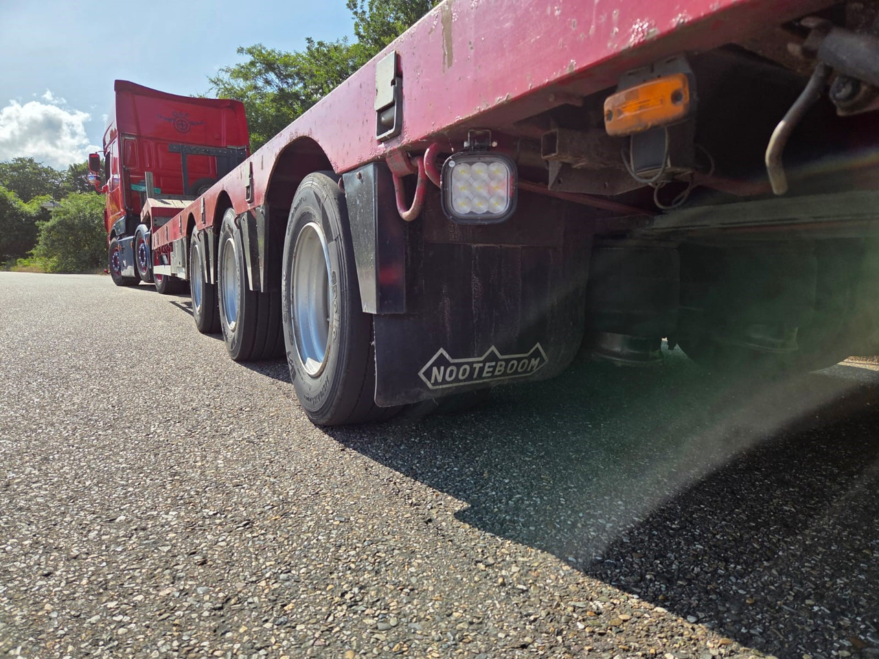 DAF XF 460 FTG 6x2 Super Spacecab + Nooteboom semi-dieplader - Šasija kravas automašīna: foto 5 DAF XF 460 FTG 6x2 Super Spacecab + Nooteboom semi-dieplader - Šasija kravas automašīna: foto 5