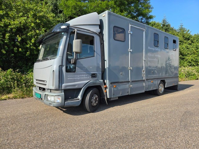 IVECO 75E - Kravas automašīna dzīvnieku pārvadāšanai: foto 3 IVECO 75E - Kravas automašīna dzīvnieku pārvadāšanai: foto 3
