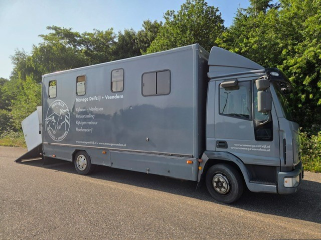 IVECO 75E - Kravas automašīna dzīvnieku pārvadāšanai: foto 2 IVECO 75E - Kravas automašīna dzīvnieku pārvadāšanai: foto 2