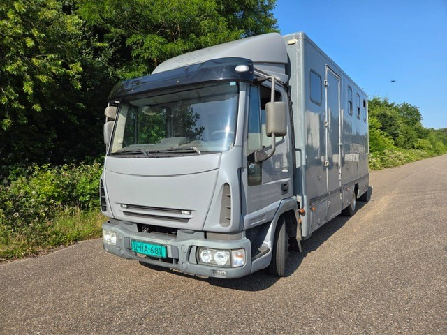 IVECO 75E - Kravas automašīna dzīvnieku pārvadāšanai: foto 1 IVECO 75E - Kravas automašīna dzīvnieku pārvadāšanai: foto 1