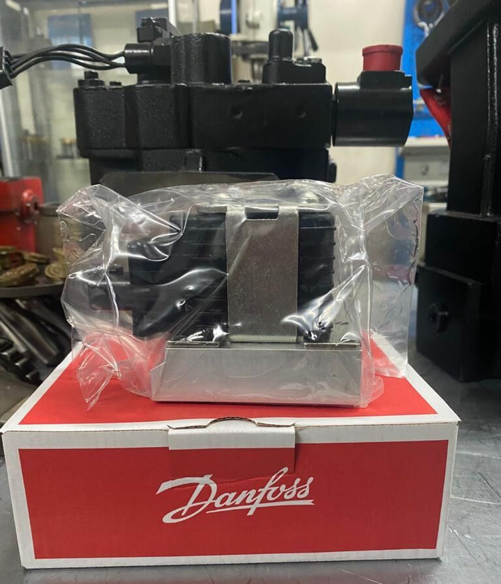 Danfoss MOOG Valfi Sauer-Danfoss MCV116G4201 for BOMAG construction roller - Hidraulika - Veltnis: foto 1 Danfoss MOOG Valfi Sauer-Danfoss MCV116G4201 for BOMAG construction roller - Hidraulika - Veltnis: foto 1