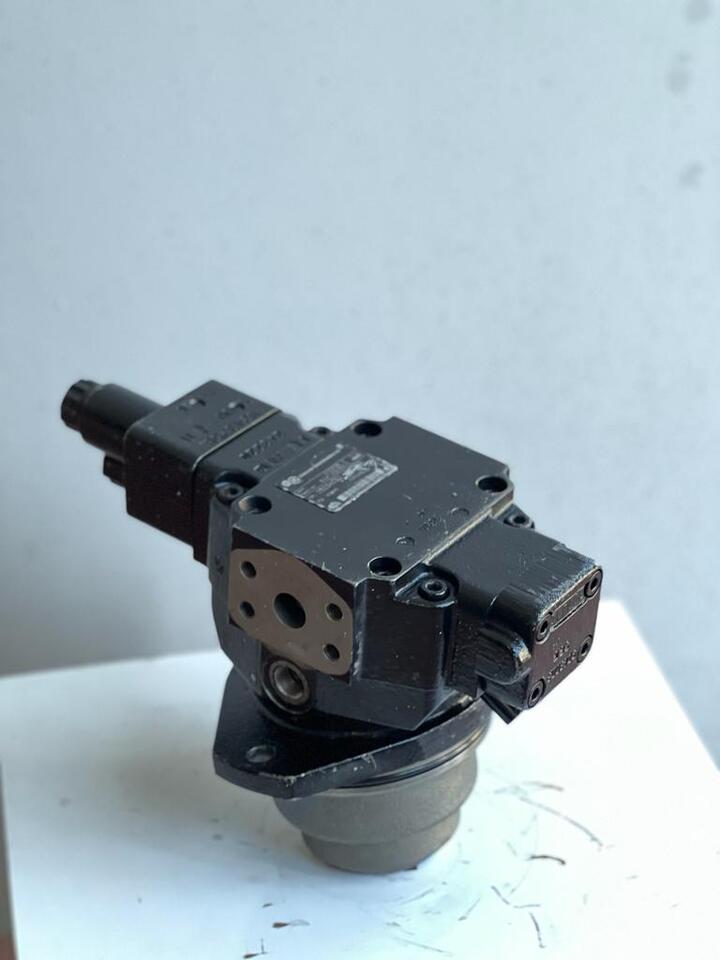 Kässbohrer Geländefahrzeug AG 8.047.232.000.0 - Hidrauliskais motors - Celtniecības tehnika: foto 2 Kässbohrer Geländefahrzeug AG 8.047.232.000.0 - Hidrauliskais motors - Celtniecības tehnika: foto 2