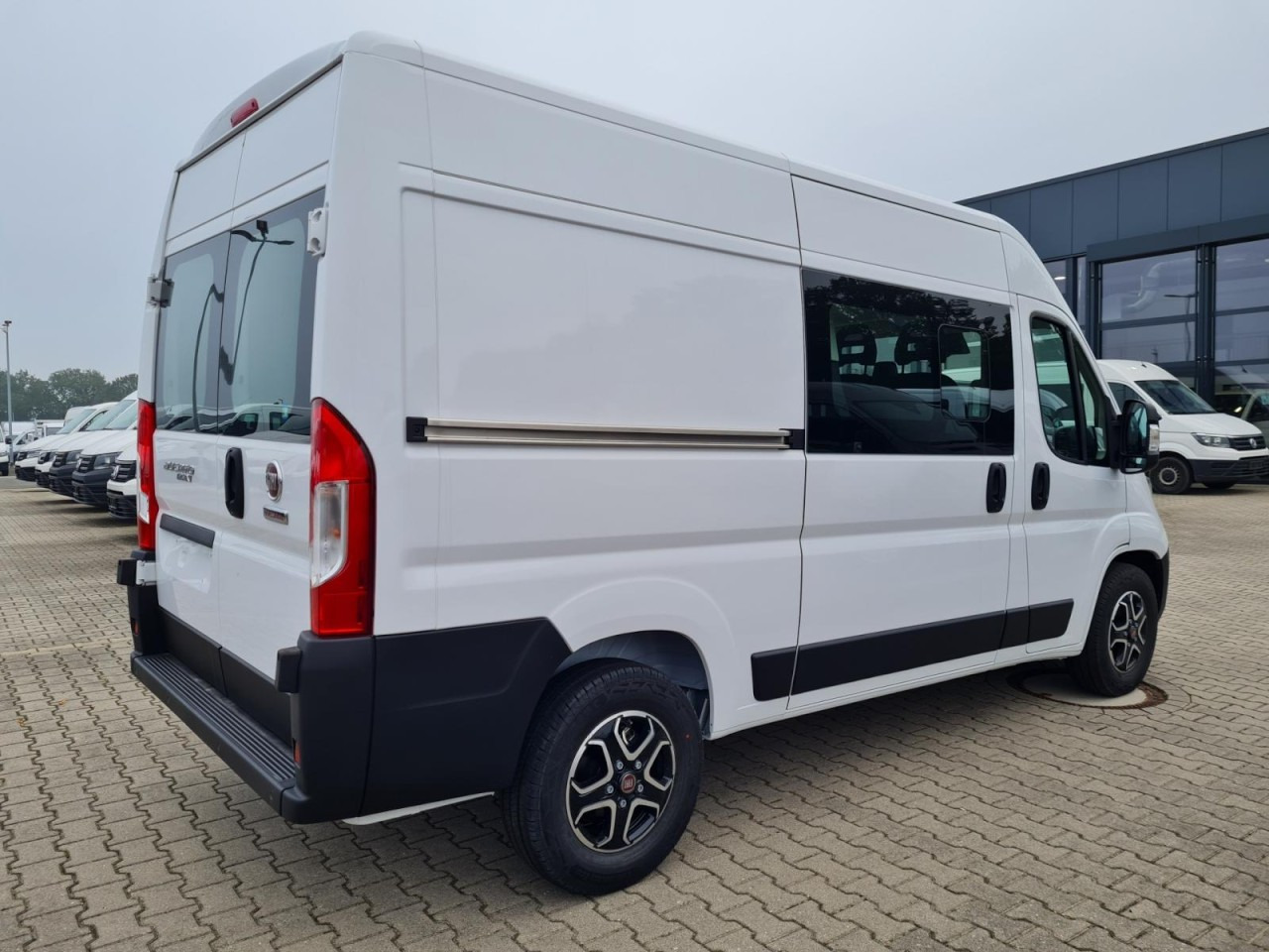 Fiat Ducato 35 Kasten Doka 7-Sitze 2x Schiebetür Maxi L2H2 - Kravas mikroautobuss, Kravas-pasažieru furgons: foto 5 Fiat Ducato 35 Kasten Doka 7-Sitze 2x Schiebetür Maxi L2H2 - Kravas mikroautobuss, Kravas-pasažieru furgons: foto 5