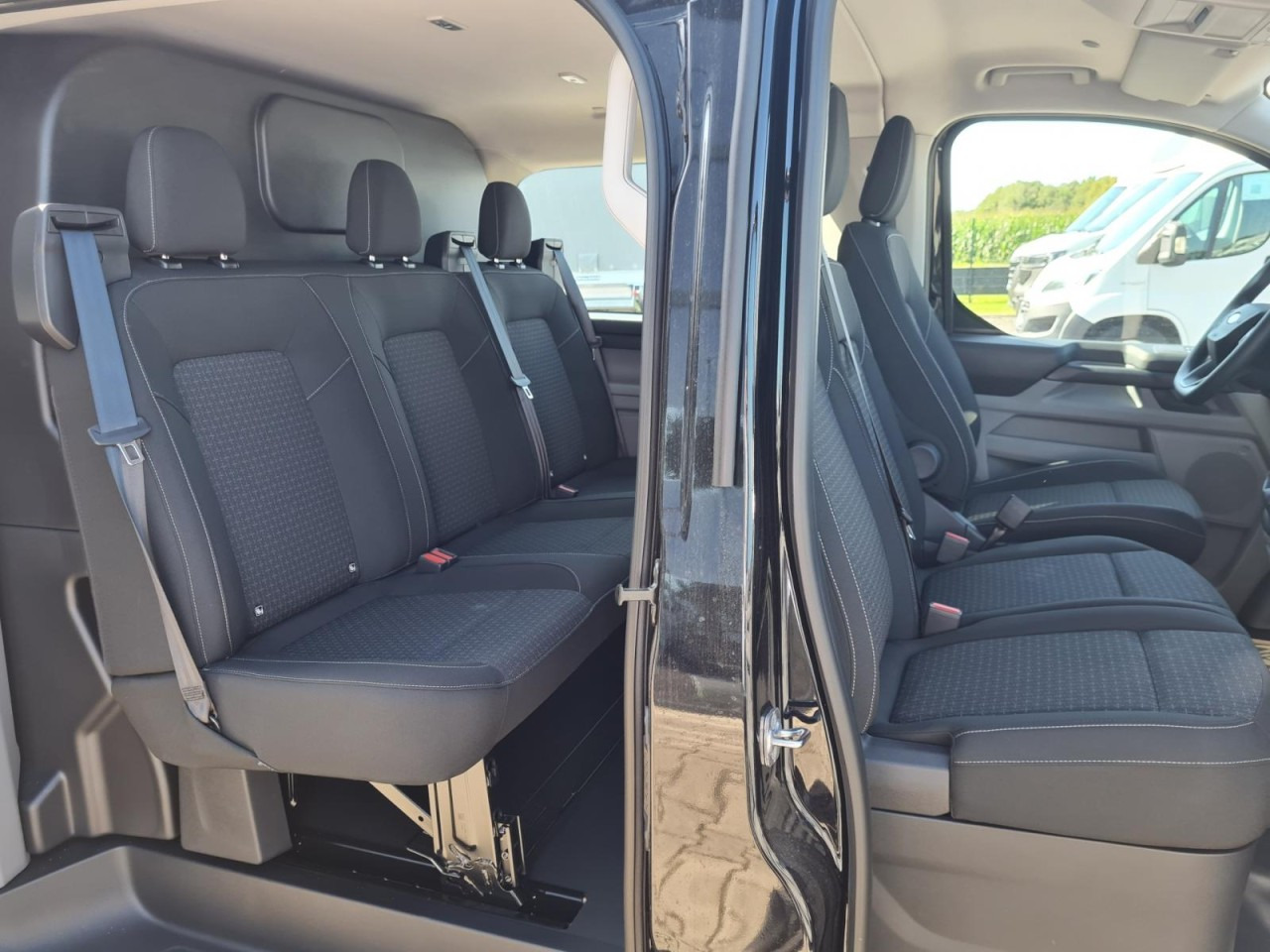 Ford Custom Kasten 320 L2 Trend Doka 6-Sitze KAMERA TEMPO - Mazs furgons, Kravas-pasažieru furgons: foto 4 Ford Custom Kasten 320 L2 Trend Doka 6-Sitze KAMERA TEMPO - Mazs furgons, Kravas-pasažieru furgons: foto 4