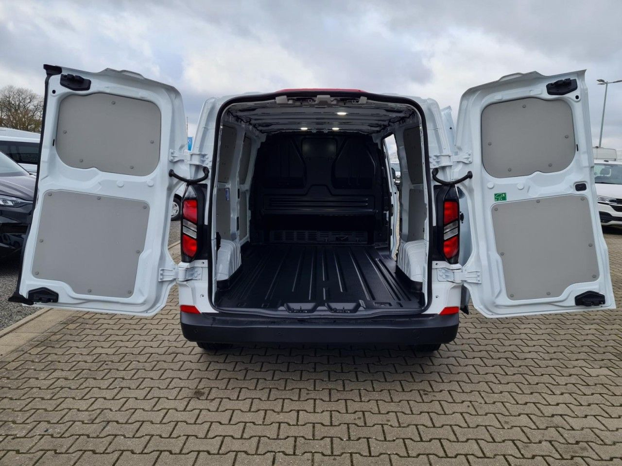 Ford Custom Kasten 320 L2 Trend KLIMA KAMERA TEMPOMAT - Mazs furgons: foto 5 Ford Custom Kasten 320 L2 Trend KLIMA KAMERA TEMPOMAT - Mazs furgons: foto 5