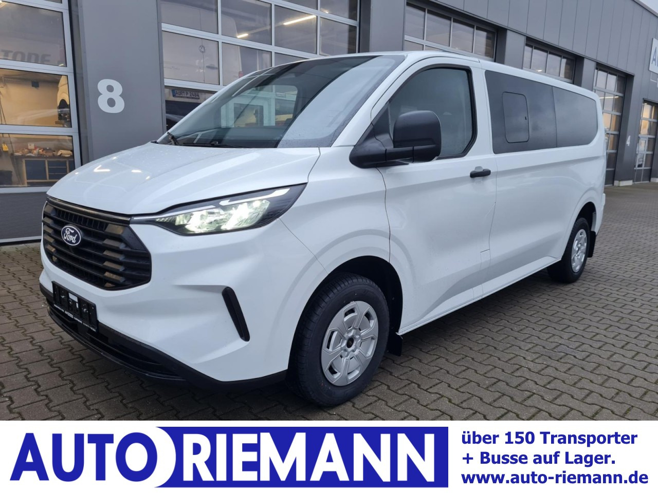 Ford Ford Transit Custom Kombi 320 L2 Trend 9 Sitze KAMERA - Mikroautobuss, Pasažieru furgons: foto 1 Ford Ford Transit Custom Kombi 320 L2 Trend 9 Sitze KAMERA - Mikroautobuss, Pasažieru furgons: foto 1