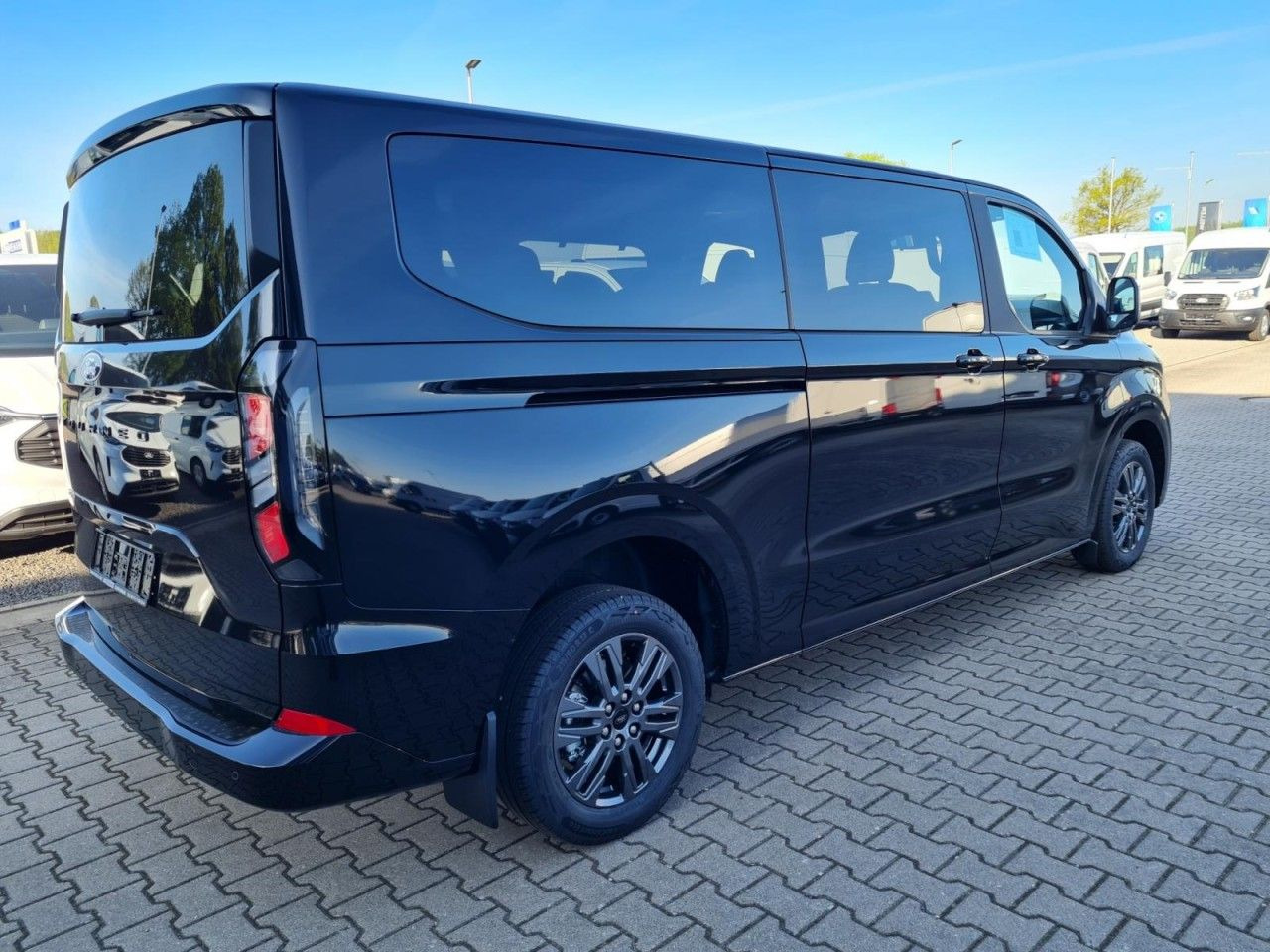 Ford Tourneo Custom 320 AG L2 Titanium 8 Sitze LEDER - Pasažieru furgons: foto 4 Ford Tourneo Custom 320 AG L2 Titanium 8 Sitze LEDER - Pasažieru furgons: foto 4