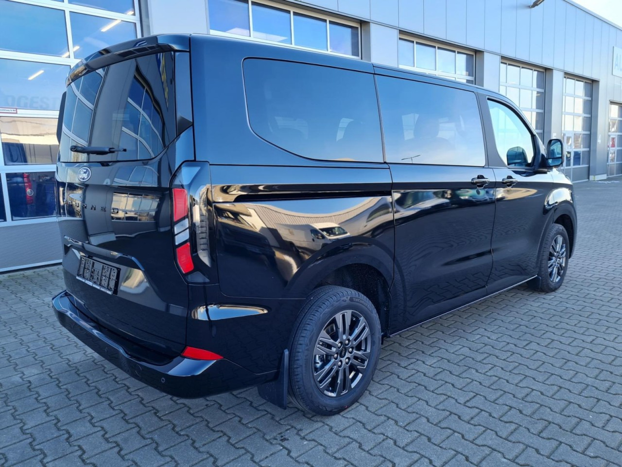 Ford Tourneo Custom 320 L1 AG Titanium X AHK LED NAVI 2X SCHIEBE - Kravas-pasažieru furgons: foto 5 Ford Tourneo Custom 320 L1 AG Titanium X AHK LED NAVI 2X SCHIEBE - Kravas-pasažieru furgons: foto 5