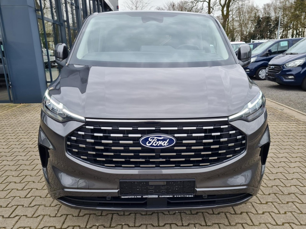 Ford Tourneo Custom 320 L1 AG Titanium X AHK LED NAVI 2X SCHIEBE - Pasažieru furgons: foto 2 Ford Tourneo Custom 320 L1 AG Titanium X AHK LED NAVI 2X SCHIEBE - Pasažieru furgons: foto 2