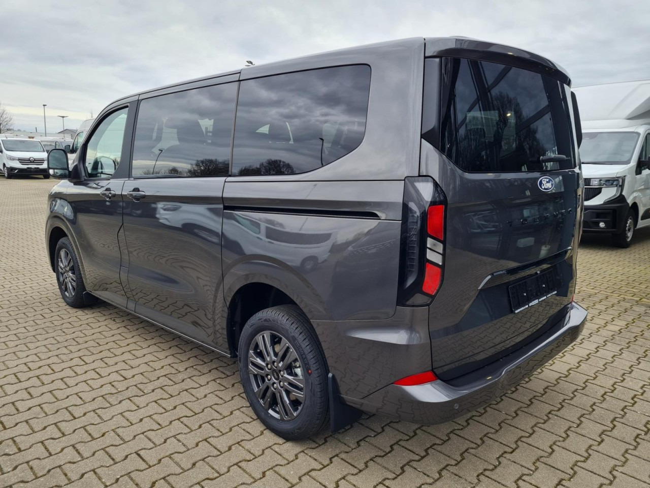 Ford Tourneo Custom 320 L1 AG Titanium X AHK LED NAVI 2X SCHIEBE - Pasažieru furgons: foto 5 Ford Tourneo Custom 320 L1 AG Titanium X AHK LED NAVI 2X SCHIEBE - Pasažieru furgons: foto 5