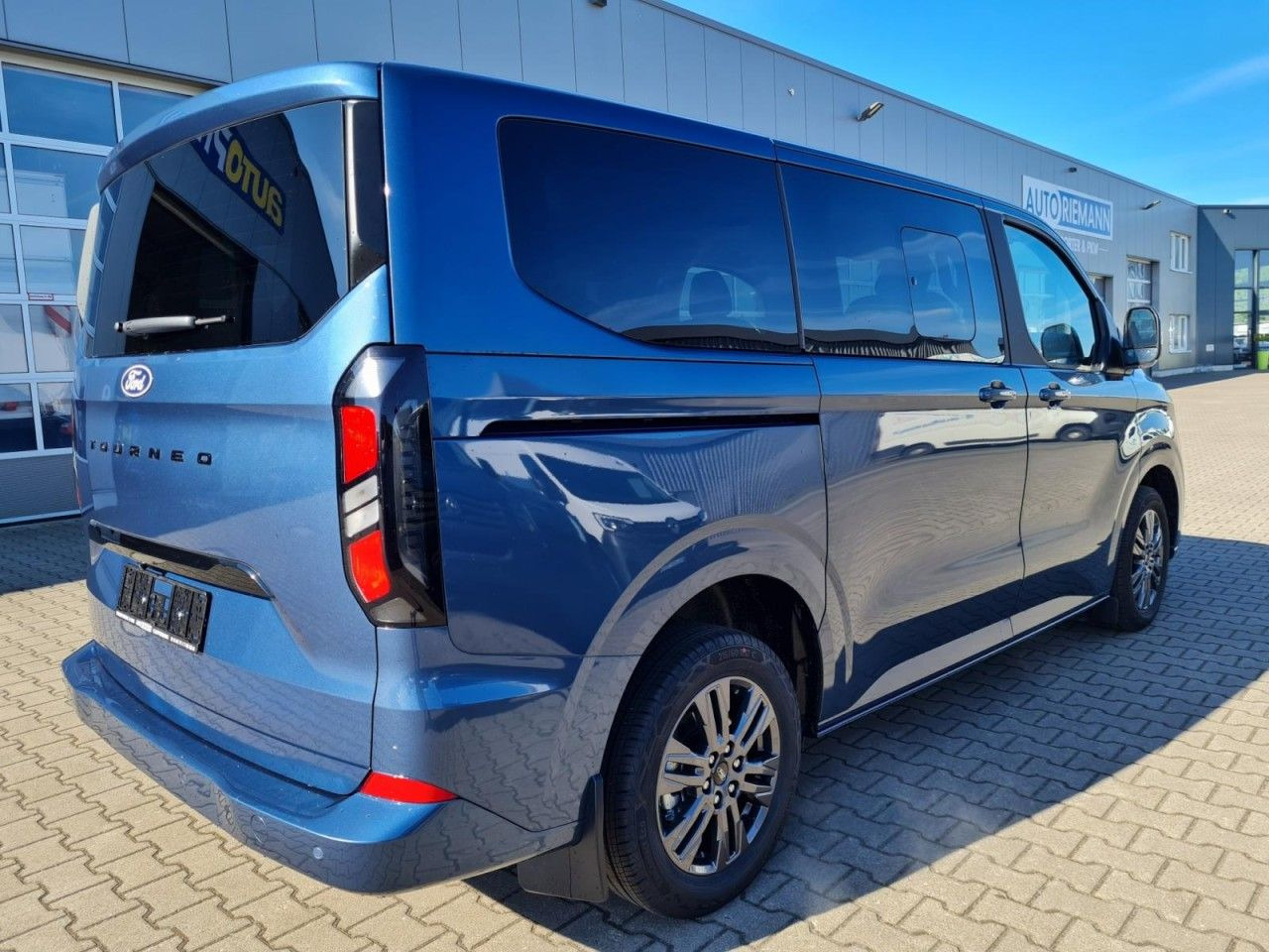 Ford Tourneo Custom 320 Titanium L1 AG 8-Sitze LED KA - Pasažieru furgons: foto 5 Ford Tourneo Custom 320 Titanium L1 AG 8-Sitze LED KA - Pasažieru furgons: foto 5