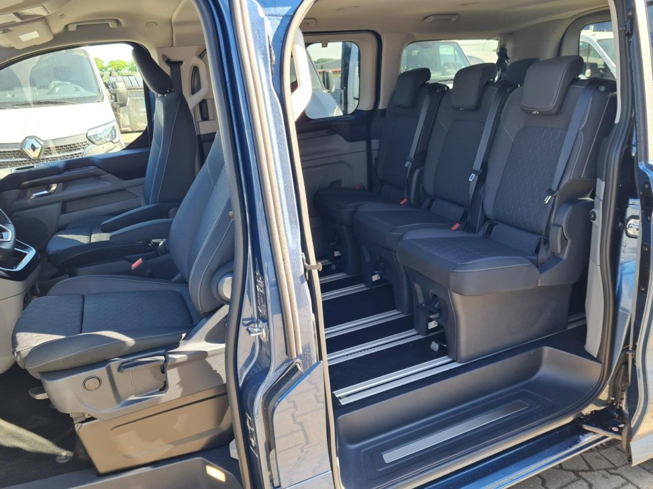 Ford Tourneo Custom 320 Titanium L1 AG 8-Sitze LED KA - Pasažieru furgons: foto 2 Ford Tourneo Custom 320 Titanium L1 AG 8-Sitze LED KA - Pasažieru furgons: foto 2